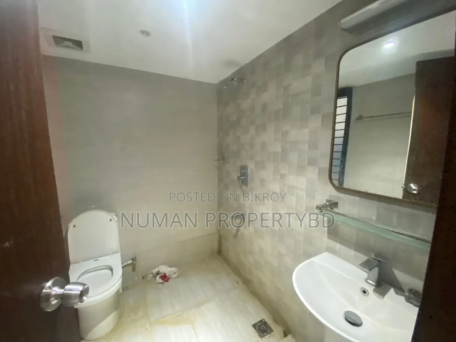 1900 sq ft full fair face new luxury semi-furnished flat for rent