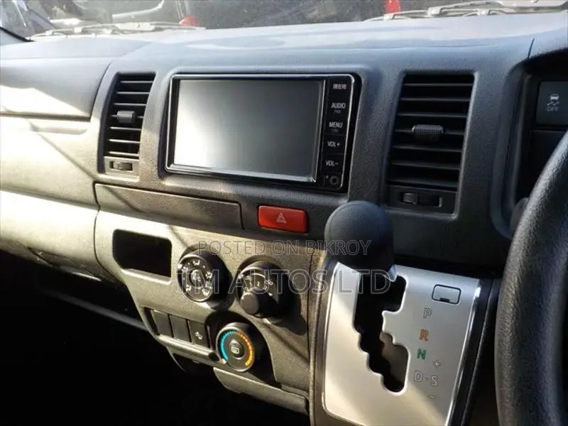 Toyota Hiace DX PKG 3.5 WHITE 2021