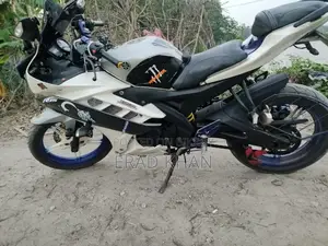 Yamaha R15 V2 . 2026