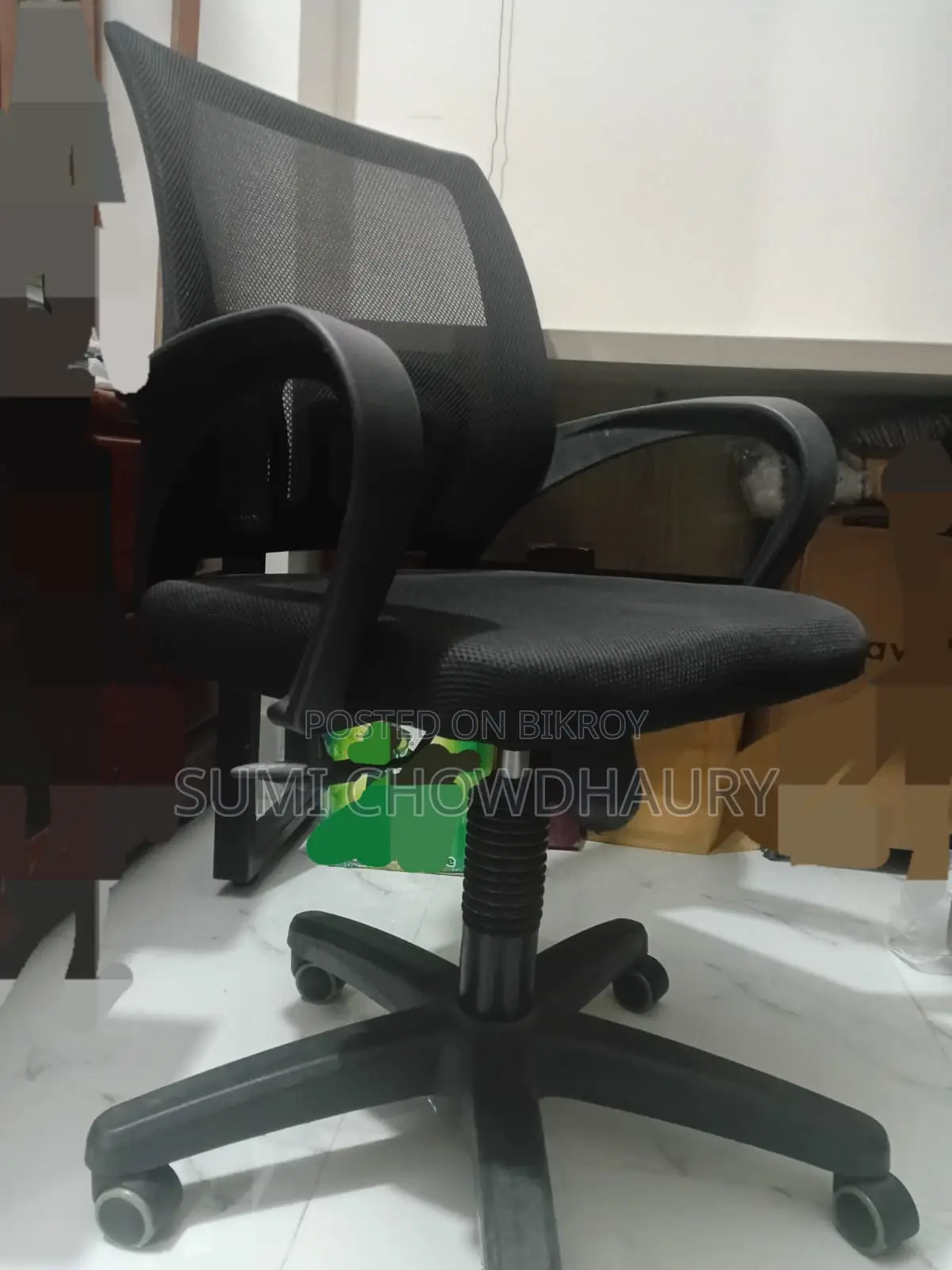 অফিস টেবিল, চেয়ার, ডেস্ক।