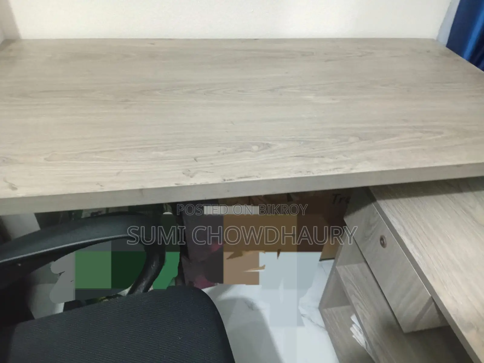 অফিস টেবিল, চেয়ার, ডেস্ক।