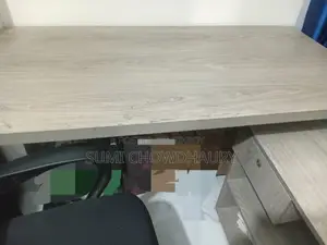 অফিস টেবিল, চেয়ার, ডেস্ক।