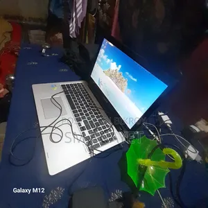 Laptop Asus 8GB Intel Core i3 HDD+SSD 1T