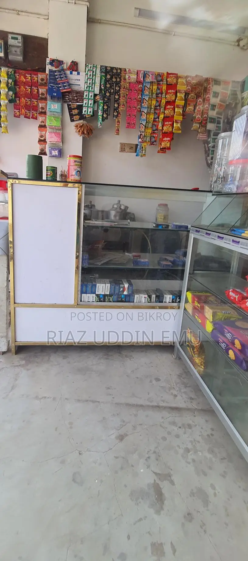 Shop Racks and Counter Showcases