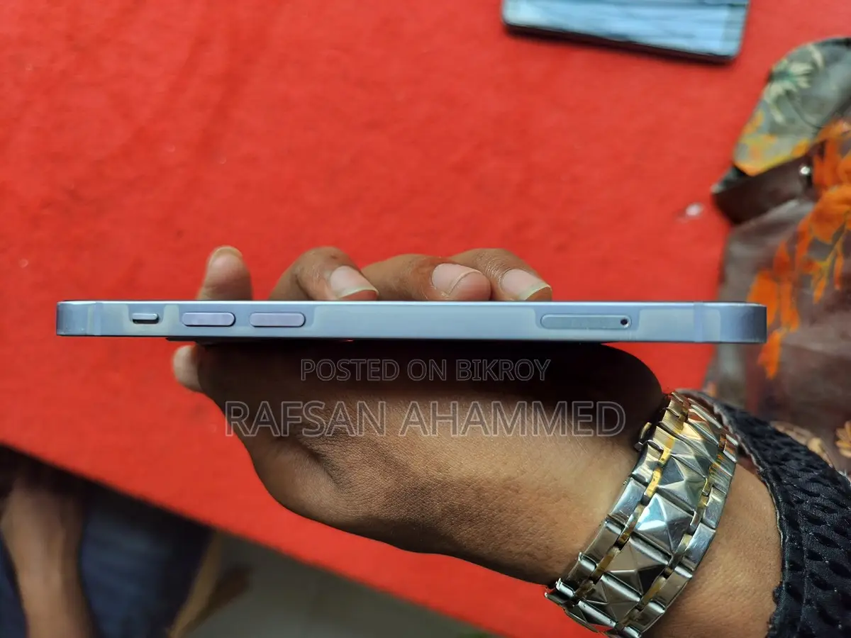 Apple iPhone 12 (Used)