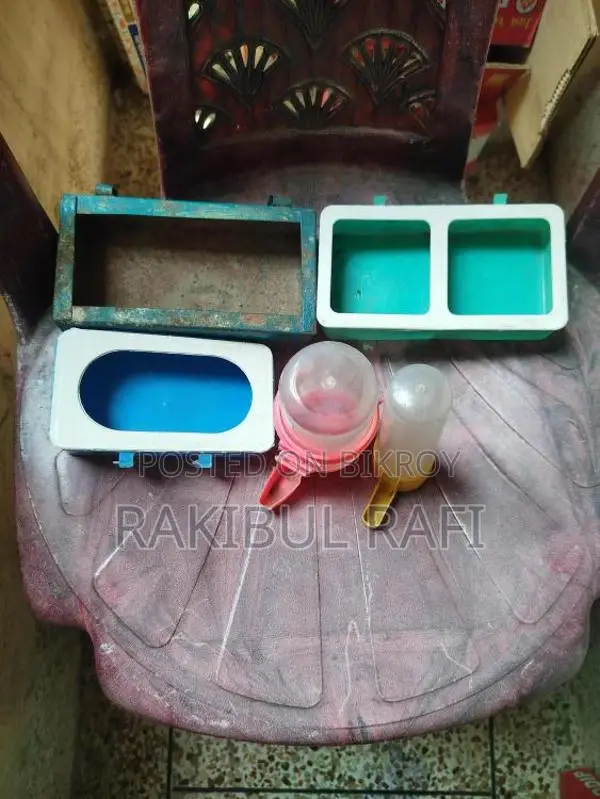 একটি ২ তলা কবুতরের খাঁচা এবং ছোট বিক্রয় করা হবে।