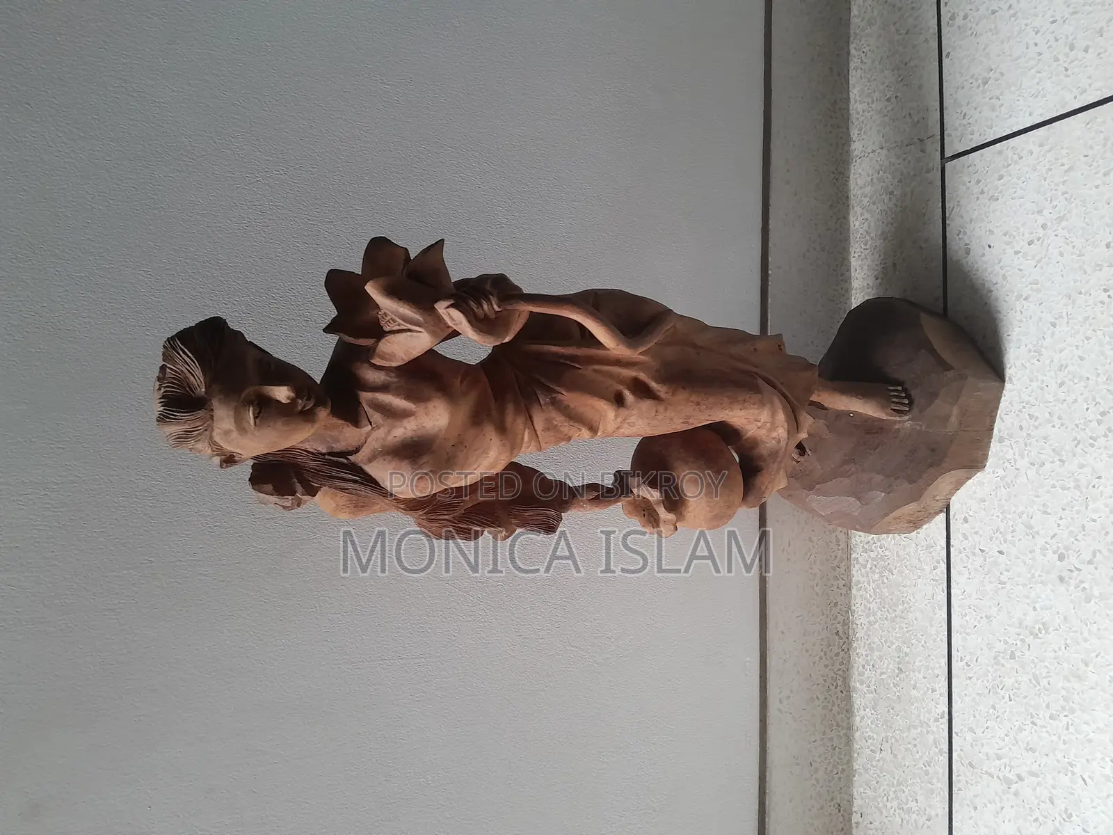 বিক্রির জন্য কাঠের ভাস্কর্য