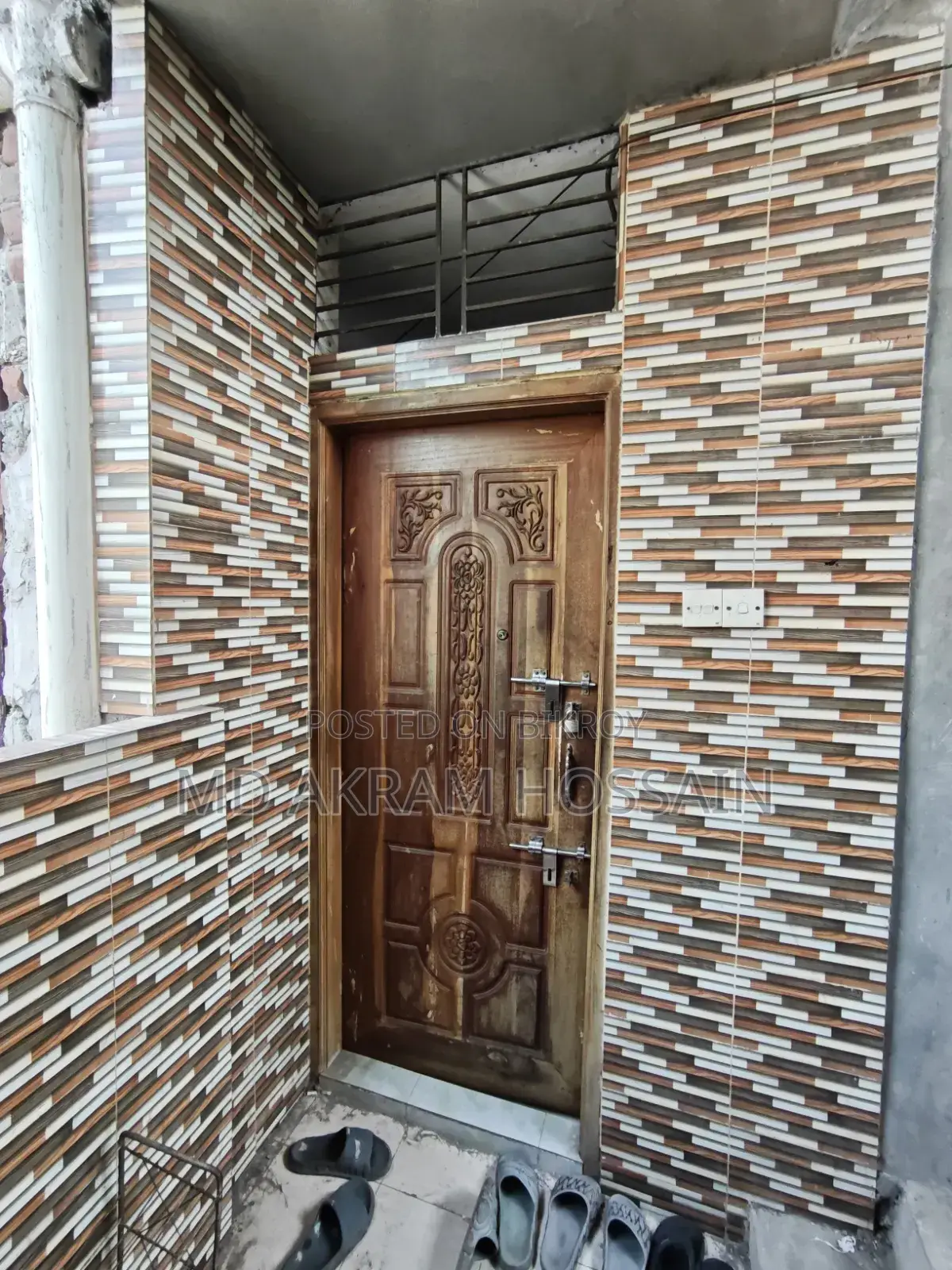 Mini Flat near Rahmatganj Playground, Chaukbazar for Sale