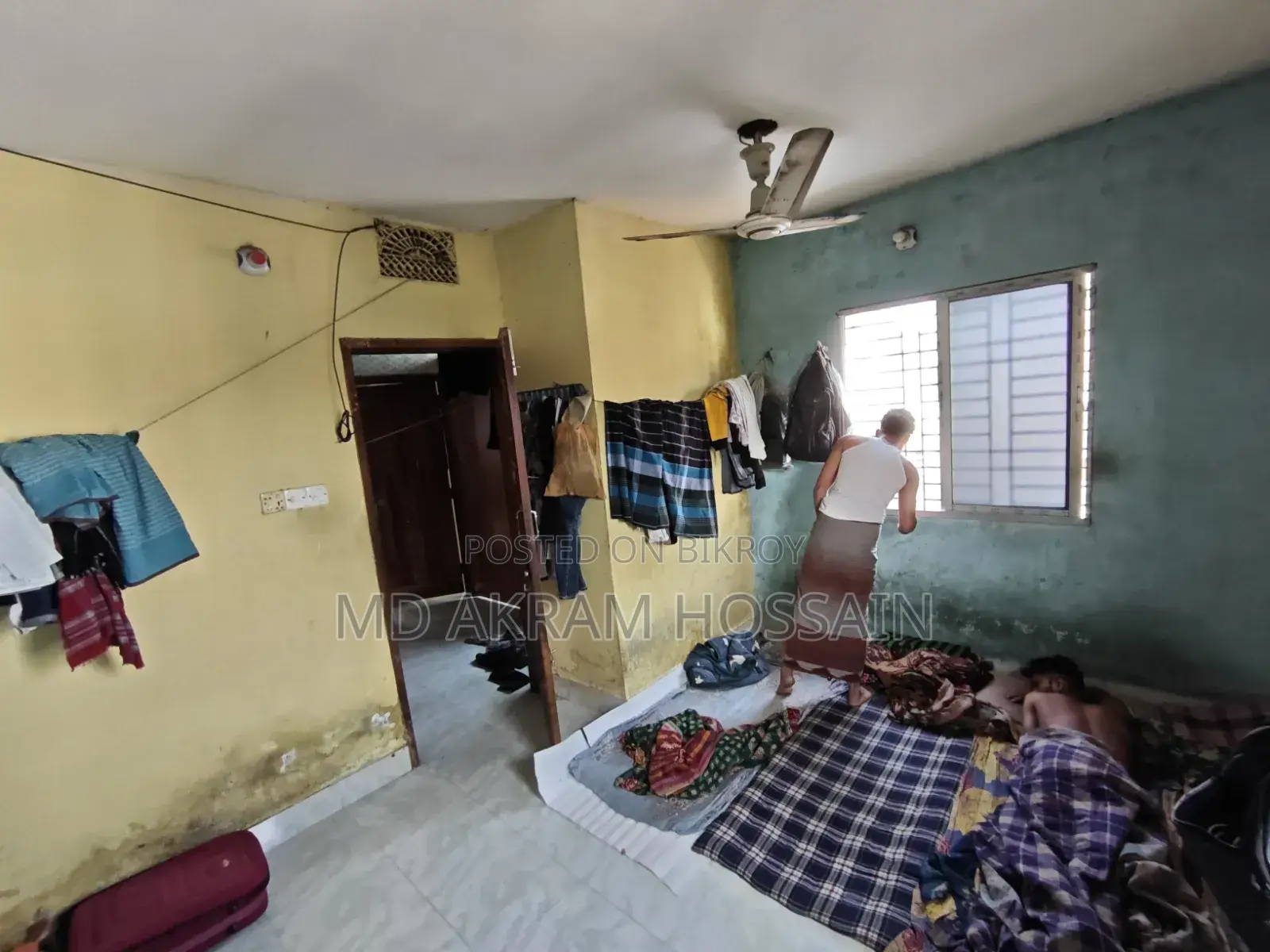 Mini Flat near Rahmatganj Playground, Chaukbazar for Sale