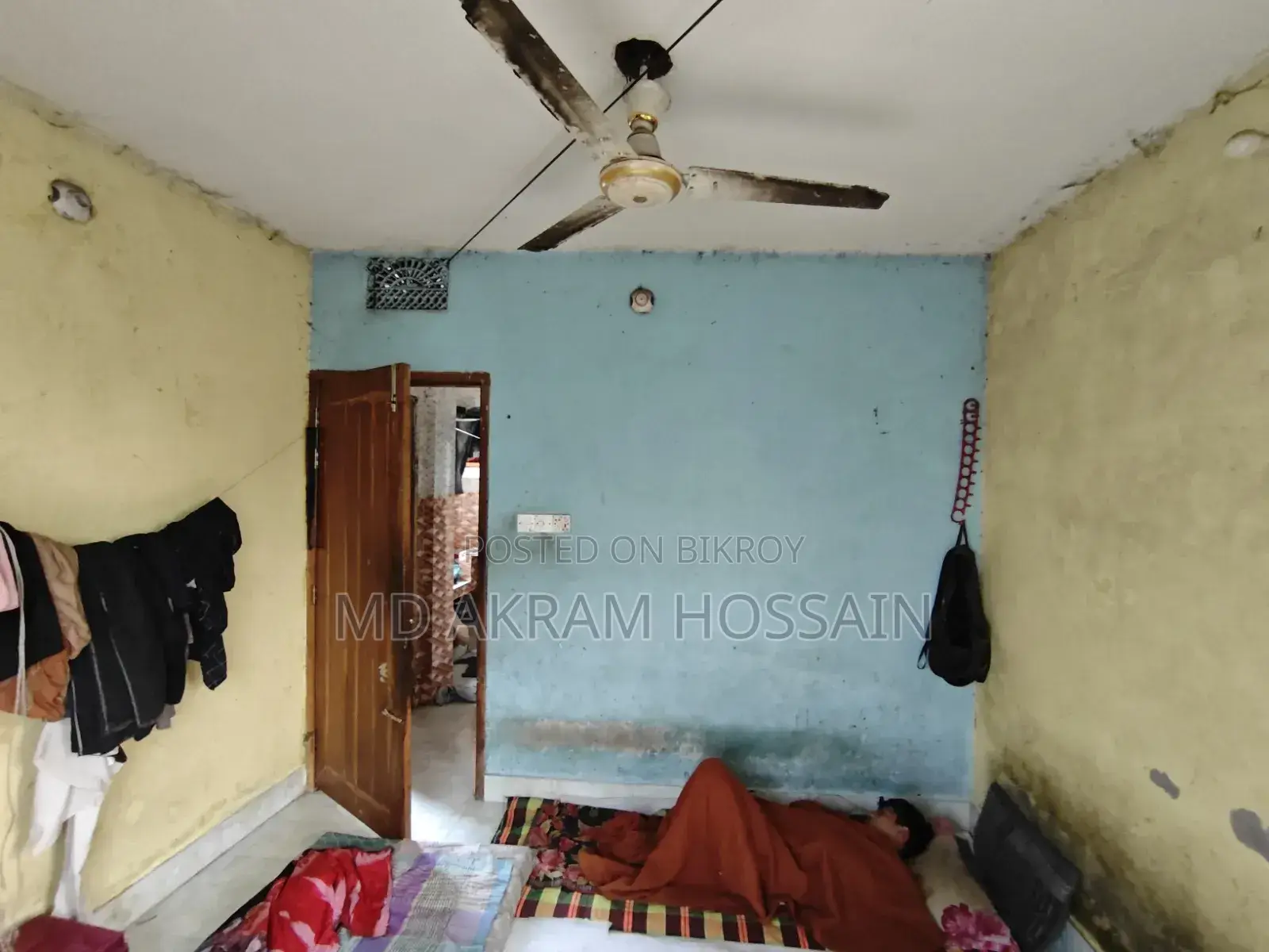 Mini Flat near Rahmatganj Playground, Chaukbazar for Sale