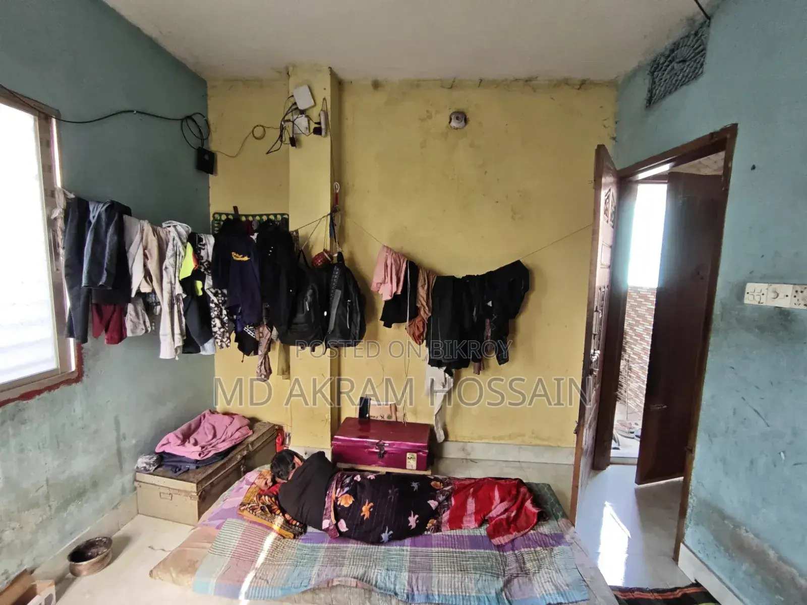 Mini Flat near Rahmatganj Playground, Chaukbazar for Sale