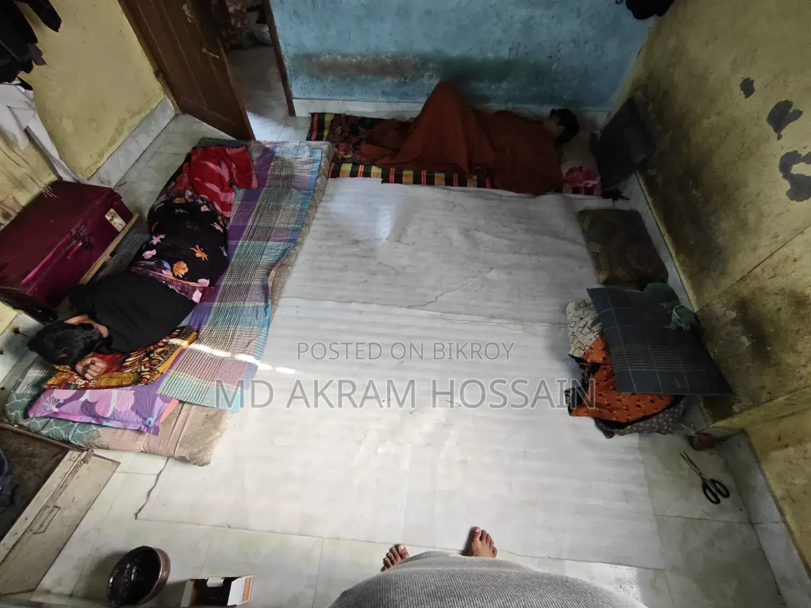 Mini Flat near Rahmatganj Playground, Chaukbazar for Sale