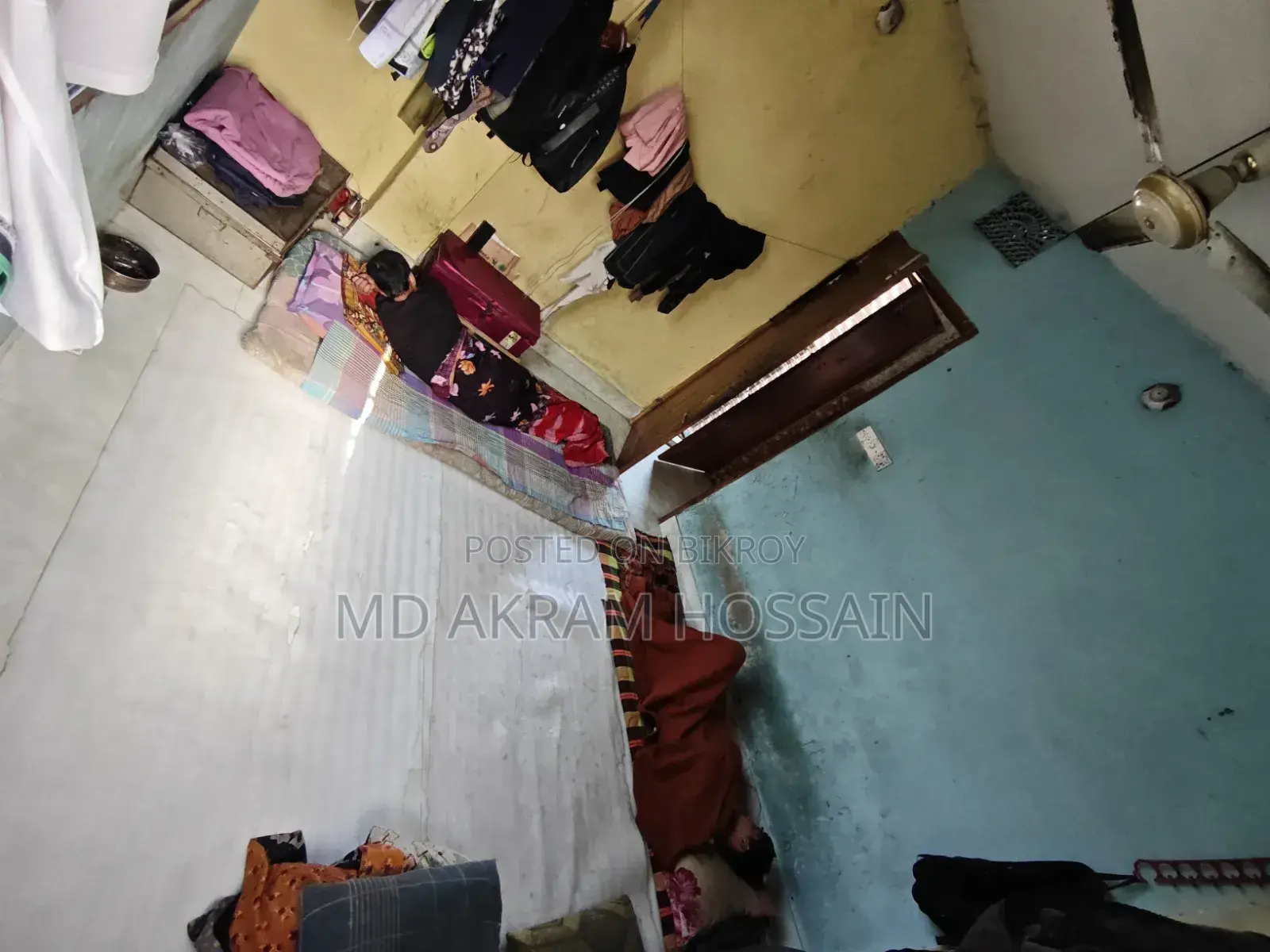 Mini Flat near Rahmatganj Playground, Chaukbazar for Sale