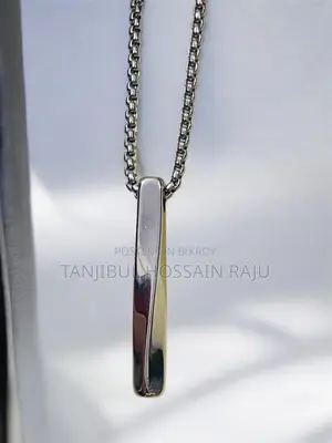 Twisted Vertical Bar Pendant