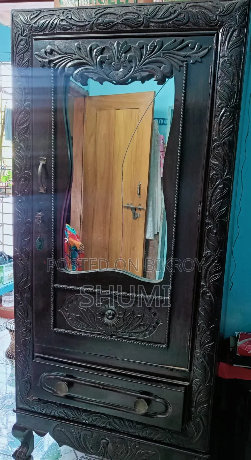 1 Almari and 1 Bed