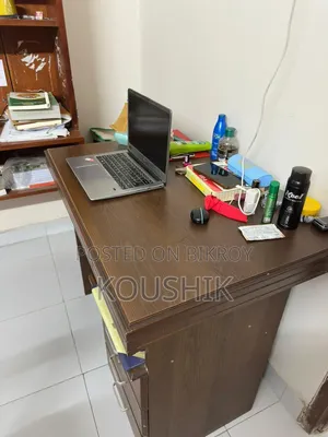 পড়ার টেবিল