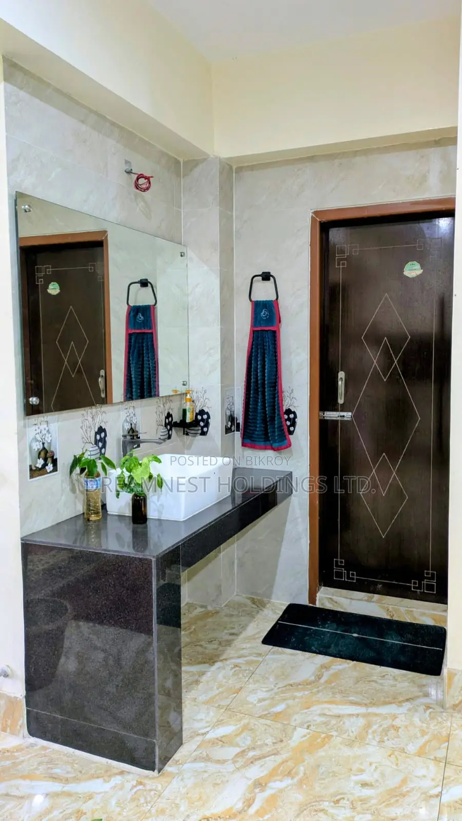 3bdrm Apartment in Flora Vista, Basundhara for sale