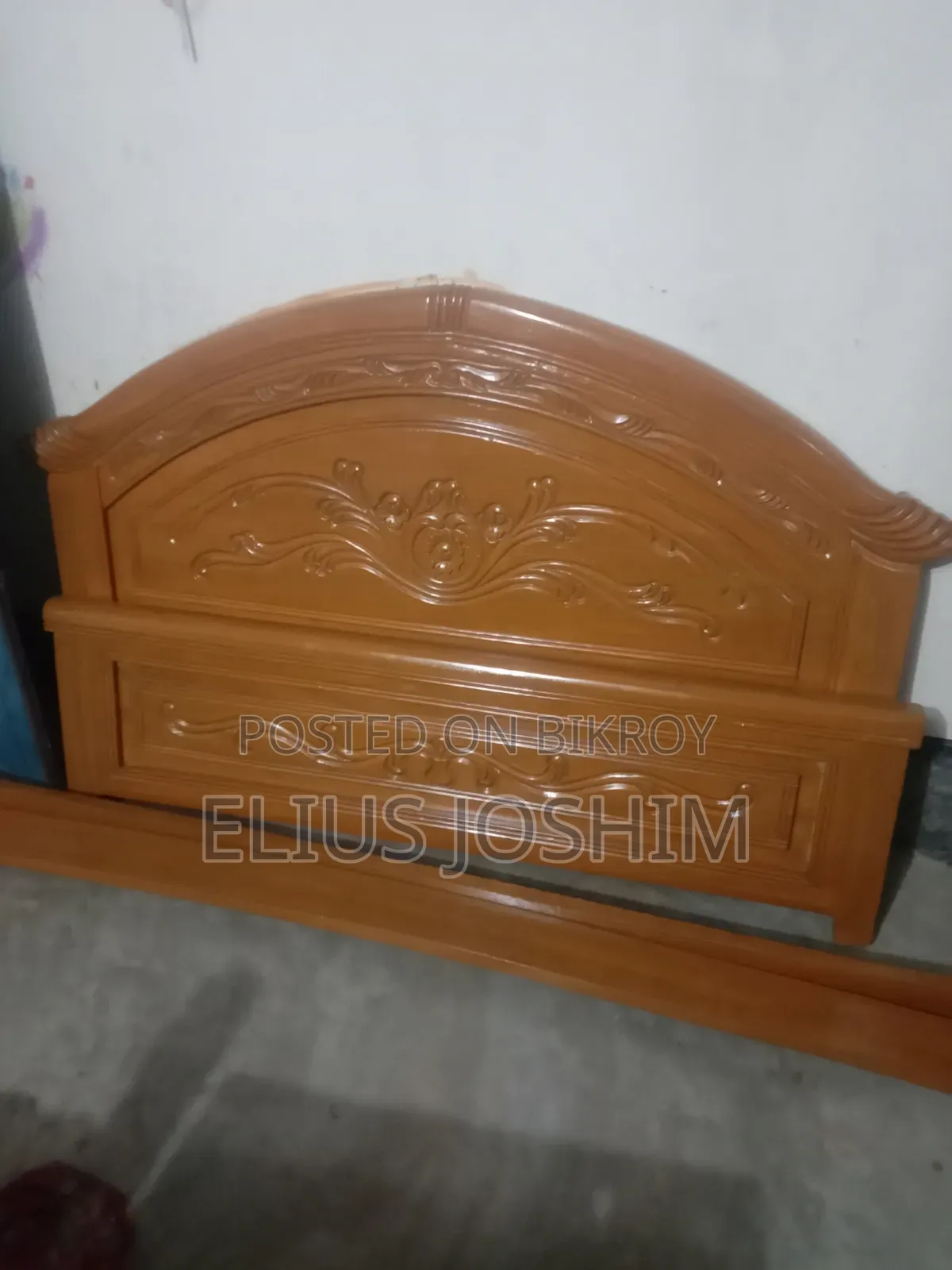 High-Quality Mahogany Wood Bed