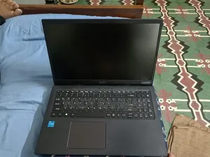 Laptop Acer 8GB SSHD+SSD 128GB