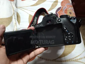 Canon 700 D