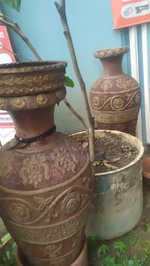ডিজাইন ফুলের কলোসি টপ এখানে পাঁচটি ফুলের টপ আছে