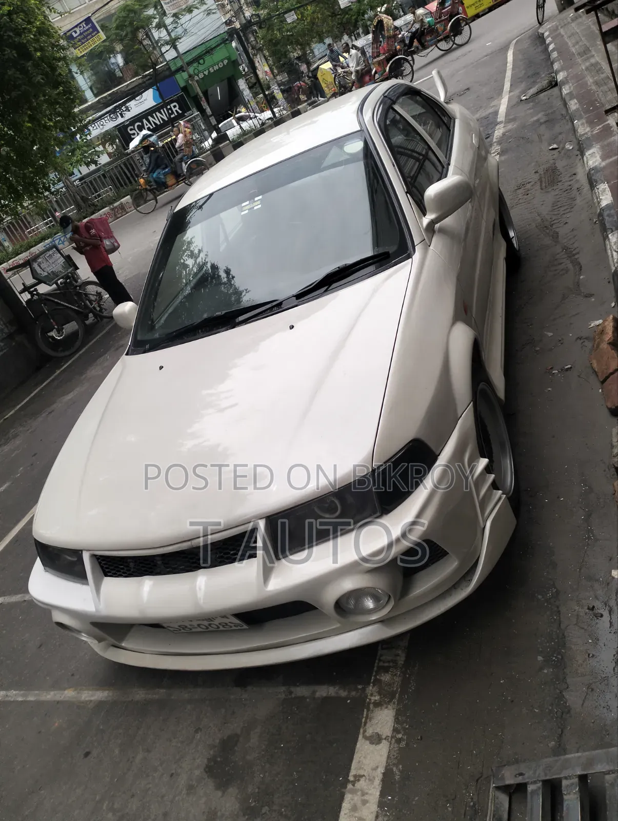 Mitsubishi Lancer 1999 White