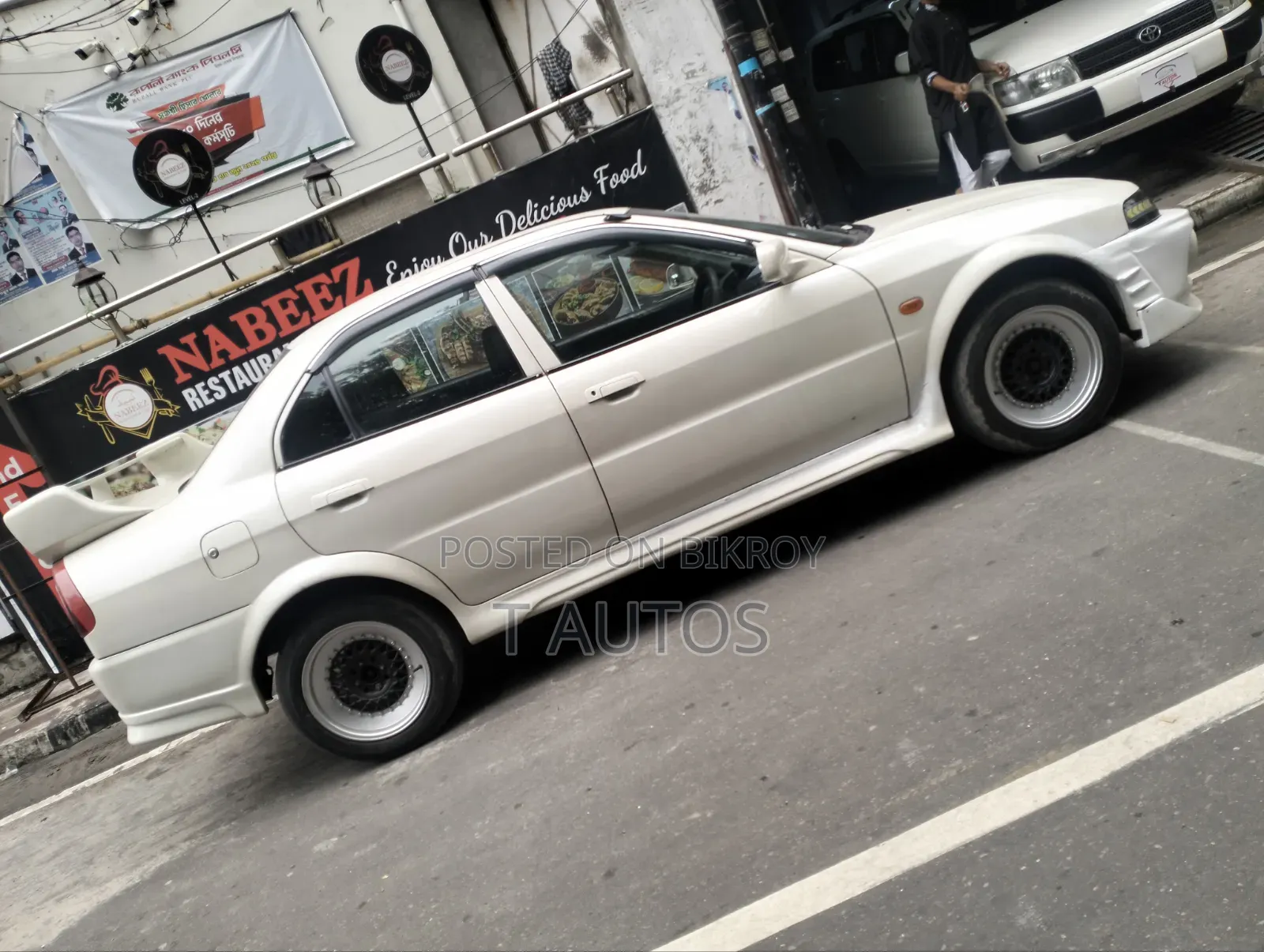 Mitsubishi Lancer 1999 White