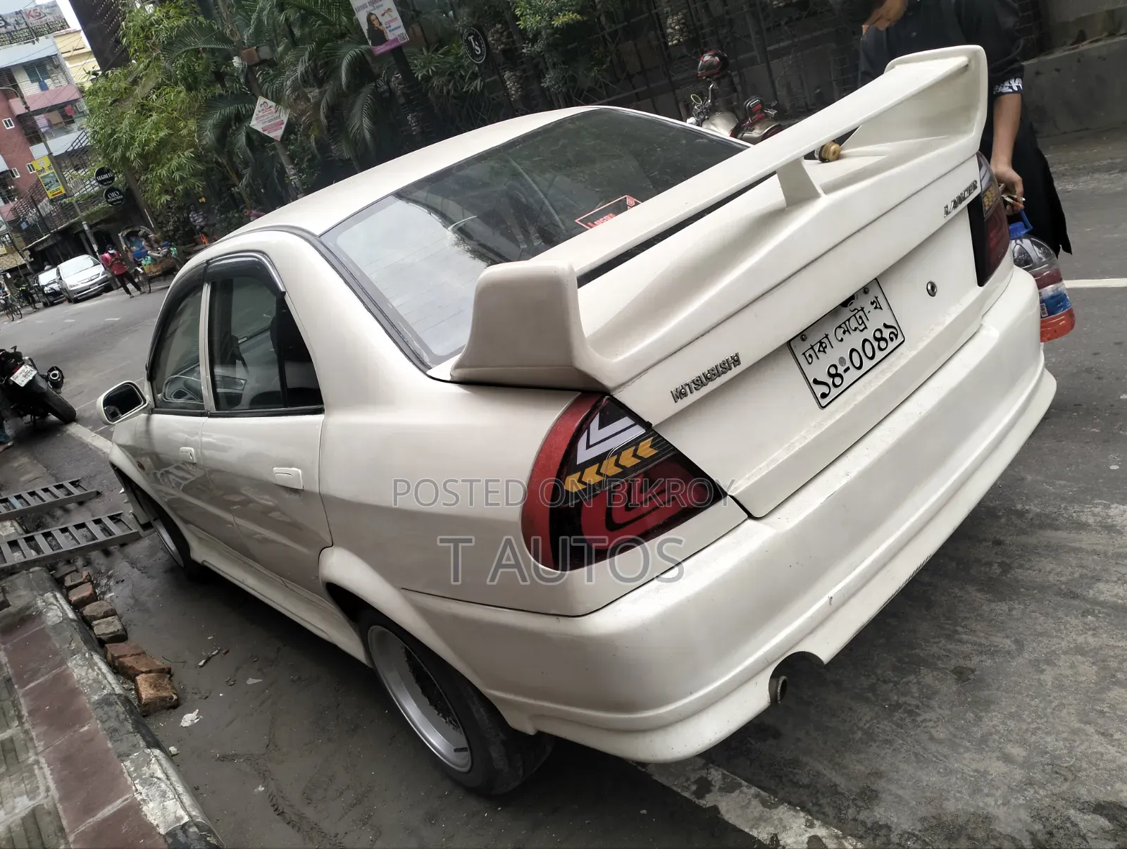 Mitsubishi Lancer 1999 White
