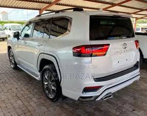 New Toyota Land Cruiser LC300 2025 Off White
