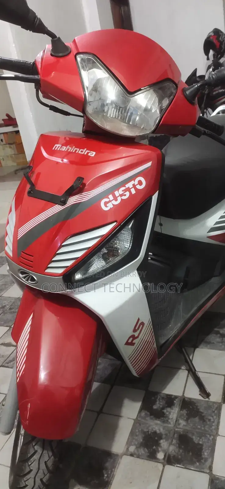 Mahindra Gusto 2019 Red