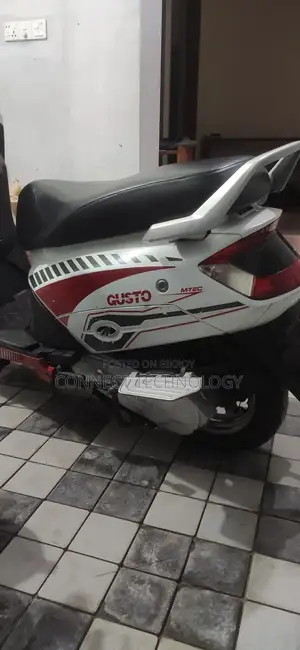 Mahindra Gusto 2019 Red