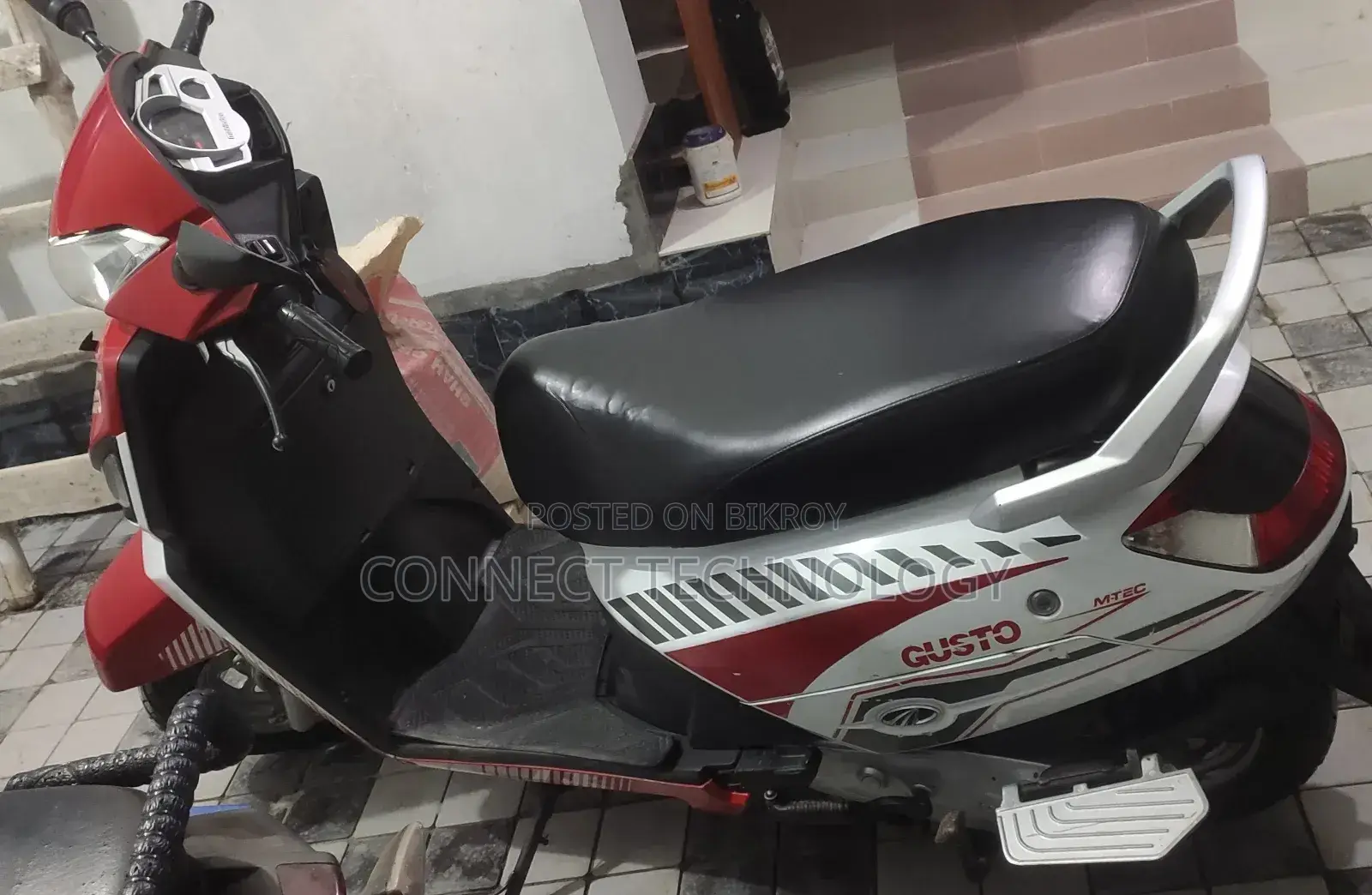 Mahindra Gusto 2019 Red