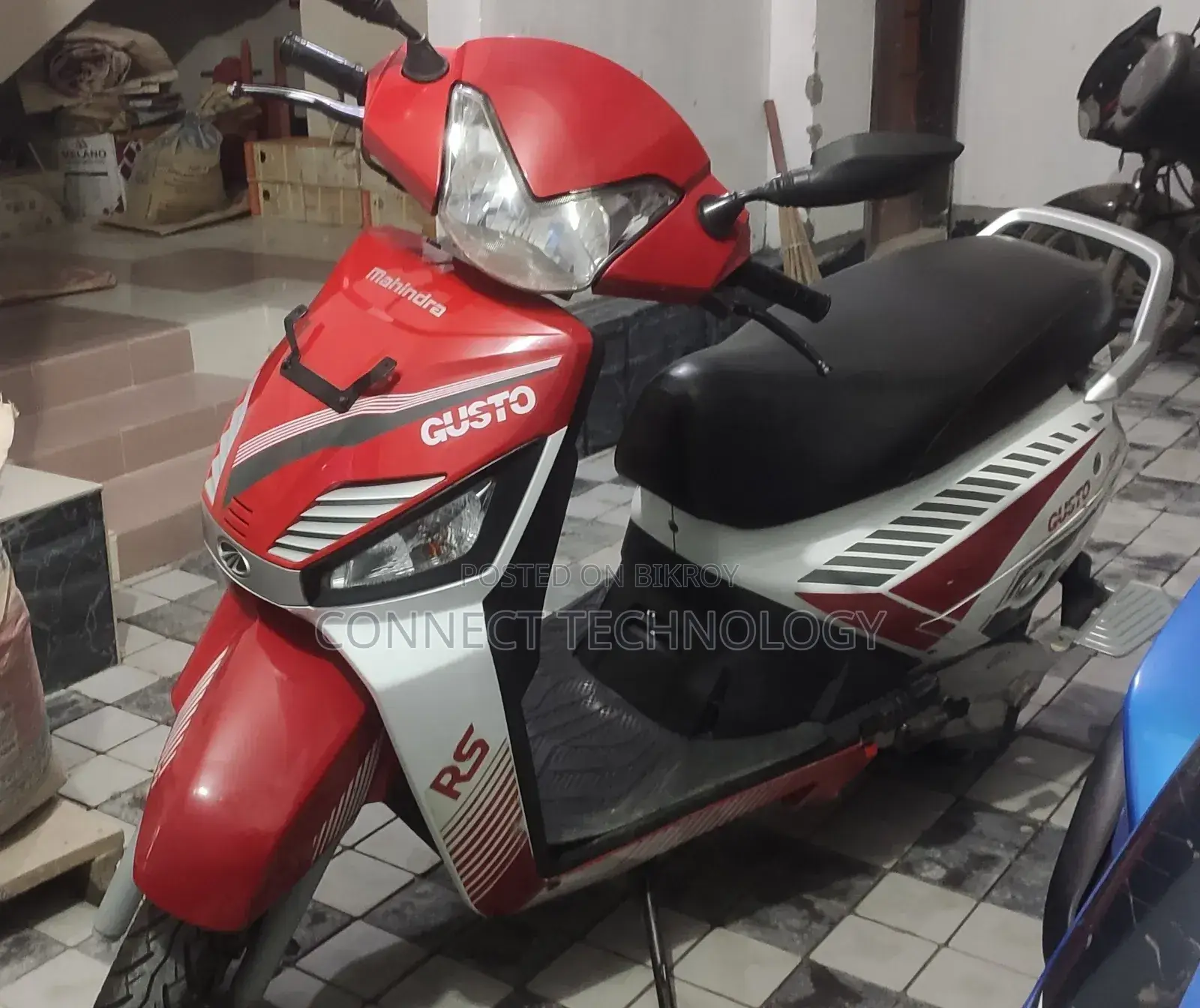 Mahindra Gusto 2019 Red