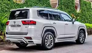 New Toyota Land Cruiser LC300 2024 White
