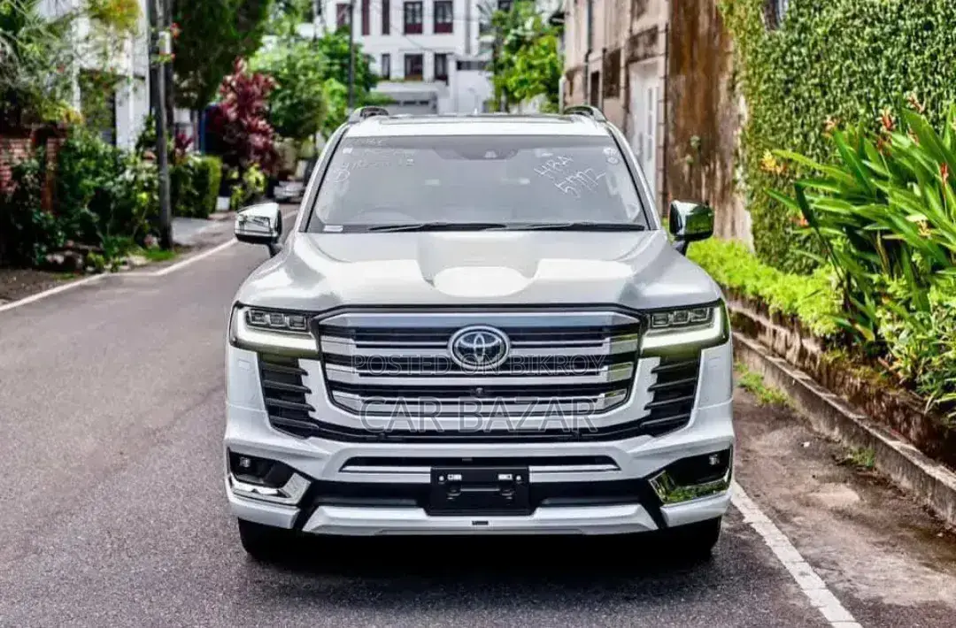 New Toyota Land Cruiser LC300 2024 White