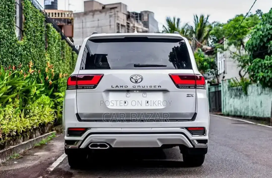 New Toyota Land Cruiser LC300 2024 White