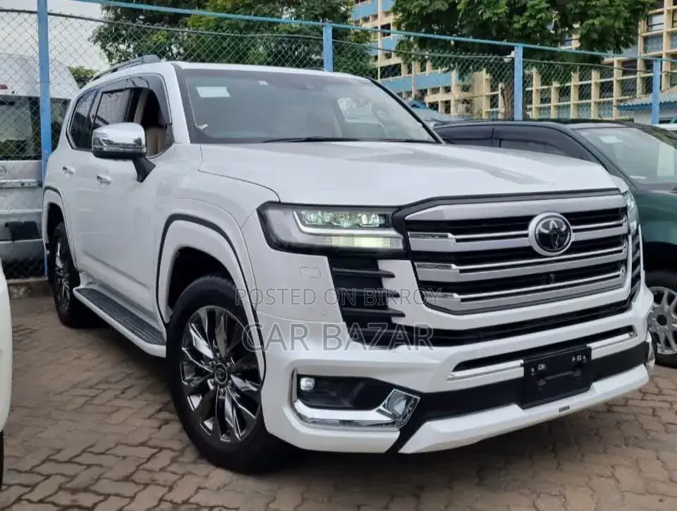 New Toyota Land Cruiser LC300 2024 White