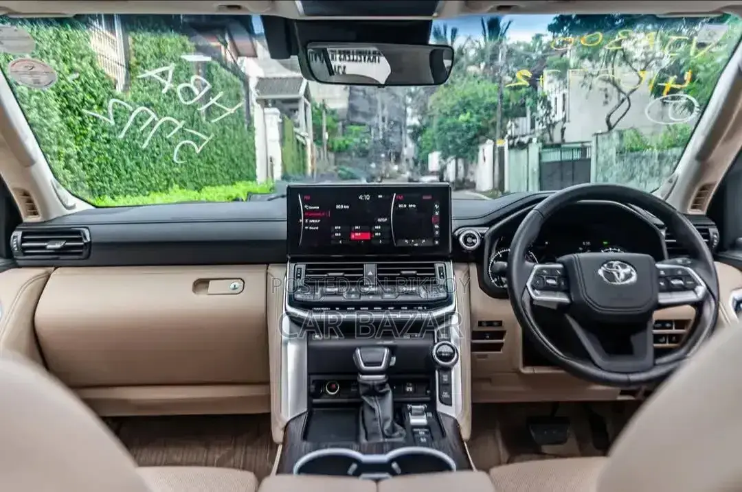 New Toyota Land Cruiser LC300 2024 White