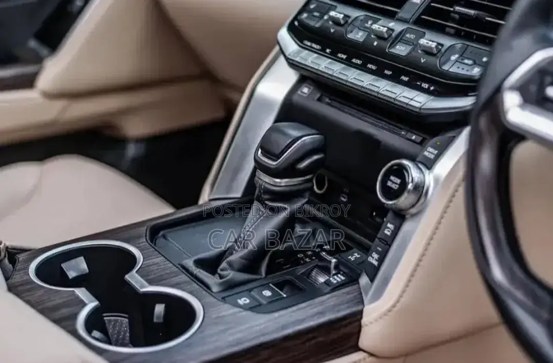 New Toyota Land Cruiser LC300 2024 White