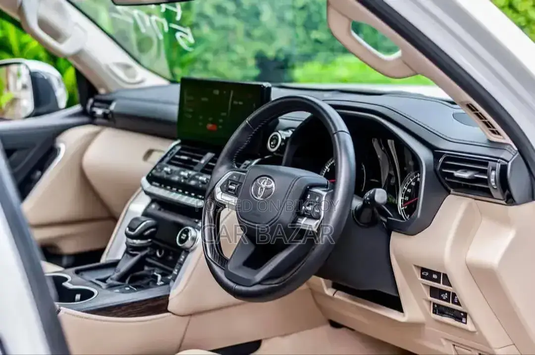 New Toyota Land Cruiser LC300 2024 White