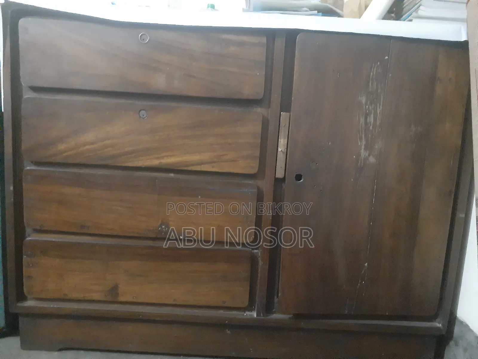 জরুরি ঘরের আসবাবপত্র বিক্রি