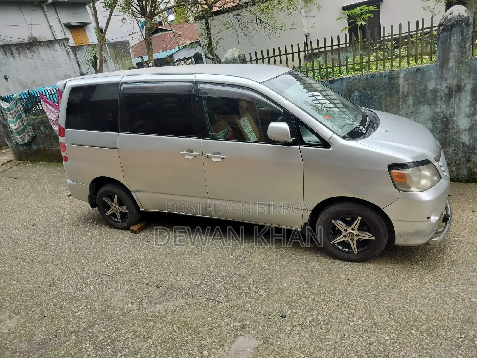 Toyota Noah 2.0 AWD (8 Seater) 2002 Silver