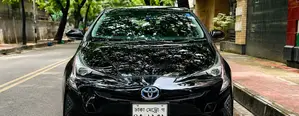 Toyota Prius 4dr Hatchback (1.8L 4cyl Gas/Electric Hybrid CVT) 2016