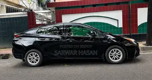 Toyota Prius 4dr Hatchback (1.8L 4cyl Gas/Electric Hybrid CVT) 2016