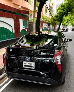 Toyota Prius 4dr Hatchback (1.8L 4cyl Gas/Electric Hybrid CVT) 2016