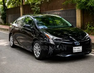 Toyota Prius 4dr Hatchback (1.8L 4cyl Gas/Electric Hybrid CVT) 2016