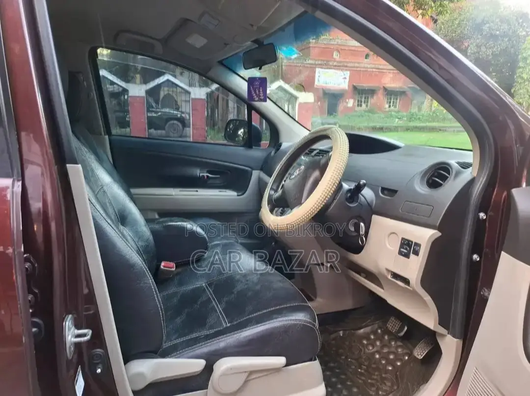 Toyota Passo Sette G 7Seater 2010