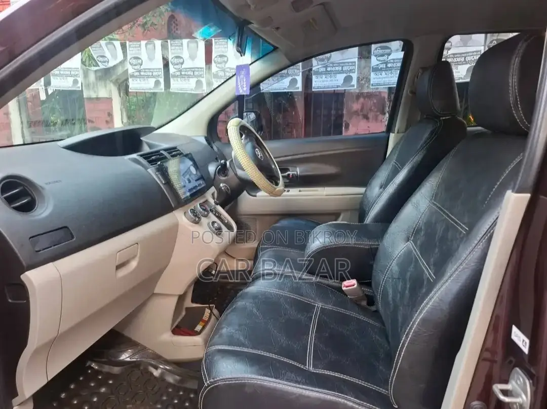 Toyota Passo Sette G 7Seater 2010