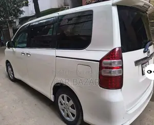 টয়োটা নোয়া এসআই গ্রেড পুশ ২০০৯