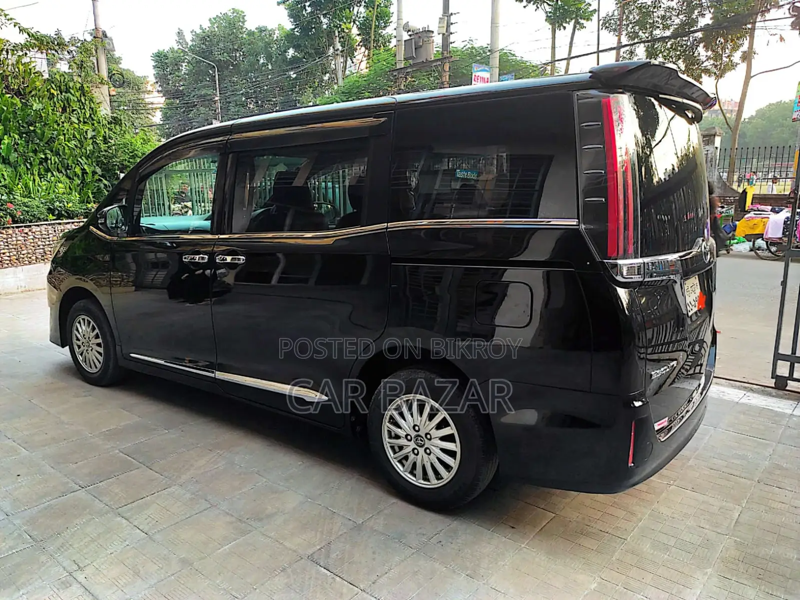 Toyota Noah ESQUIRE GI PREMIUM 2018